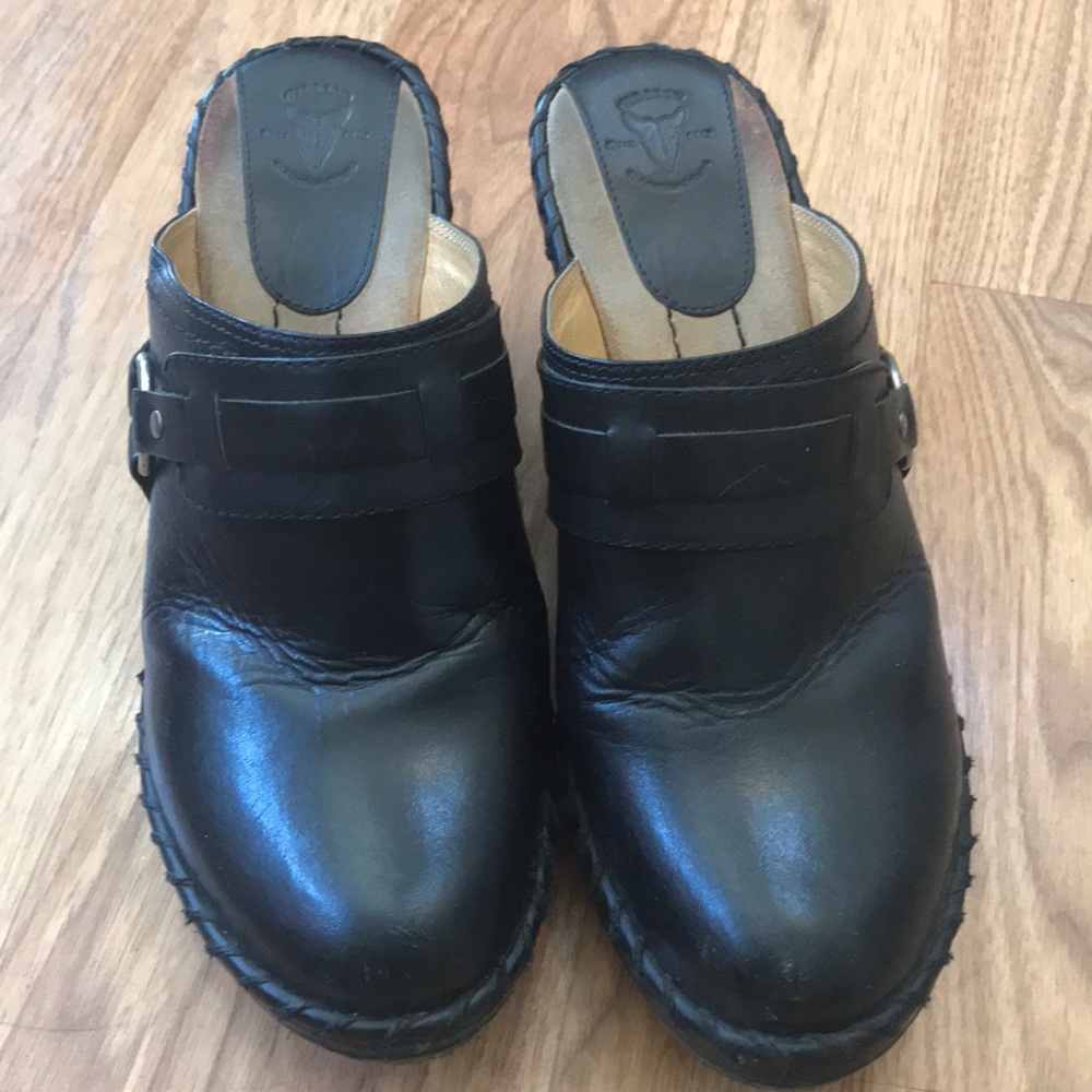 Frye Clogs Size 7.5 FREE SHIPPING (Black Friday Weekend ONLY)